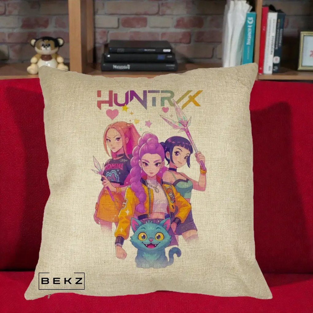 Perna Personalizata K-pop HUNTRX Trio Foto cu Pisica, 40x40 cm, Crem, Husa Detasabila, Perna Inclusa, BEKZ®
