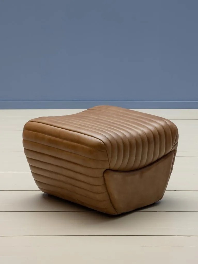 Taburet din piele maro antichizat, formă rotunjită, cu model în relief, 34×46×46 cm, „Aston"