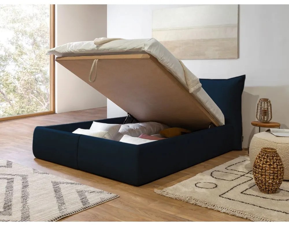 Pat matrimonial 160x200 cm albastru închis tapițat cu spațiu de depozitare cu somieră Jade – Bobochic Paris