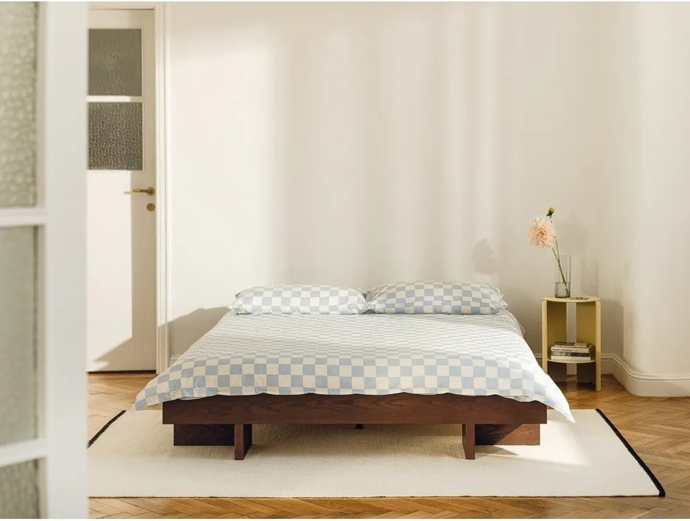 Pat matrimonial maro din MDF cu aspect de lemn de frasin fără tăblie cu somieră 180x200 cm Kito – noo.ma