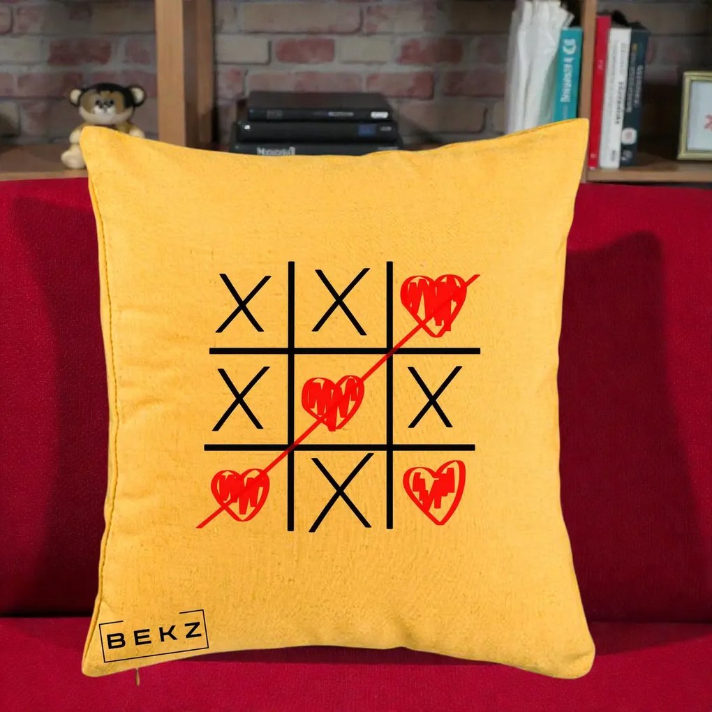 Cadou Romantic - Perna Personalizata Love Joc X si Inima cu Castigator Iubire, 40x40 cm, Galben, Husa Detasabila, Perna Inclusa, BEKZ®