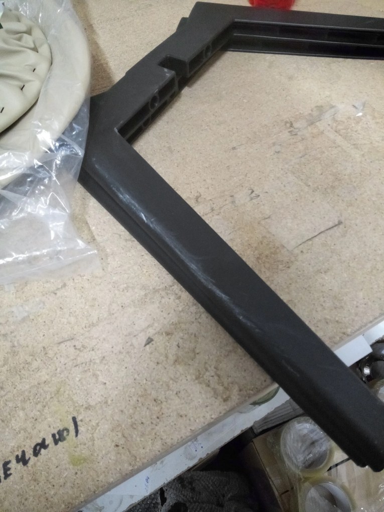 OFERTA Scaun bej BALI MARK cu picioare negre II. calitate