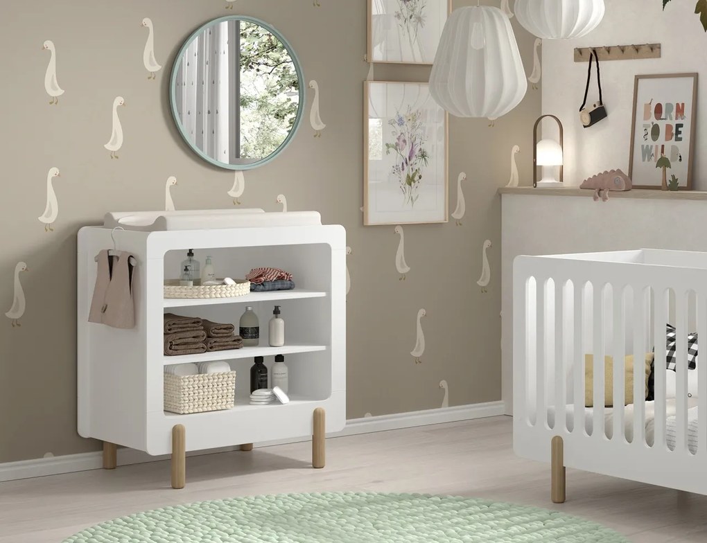 Set mobilier pentru copii SMILE, alb, pat 60 x 120 cm cu bare robuste și bază reglabilă, masă de schimbat cu trei rafturi deschise și dulap cu suport
