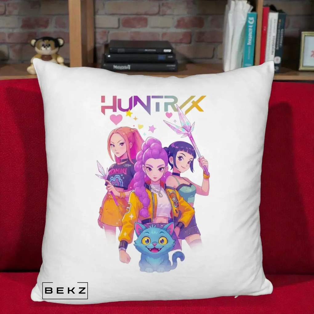 Perna Personalizata K-pop HUNTRX Trio Foto cu Pisica, 40x40 cm, Alb Pufos, Husa Detasabila, Perna Inclusa, BEKZ®
