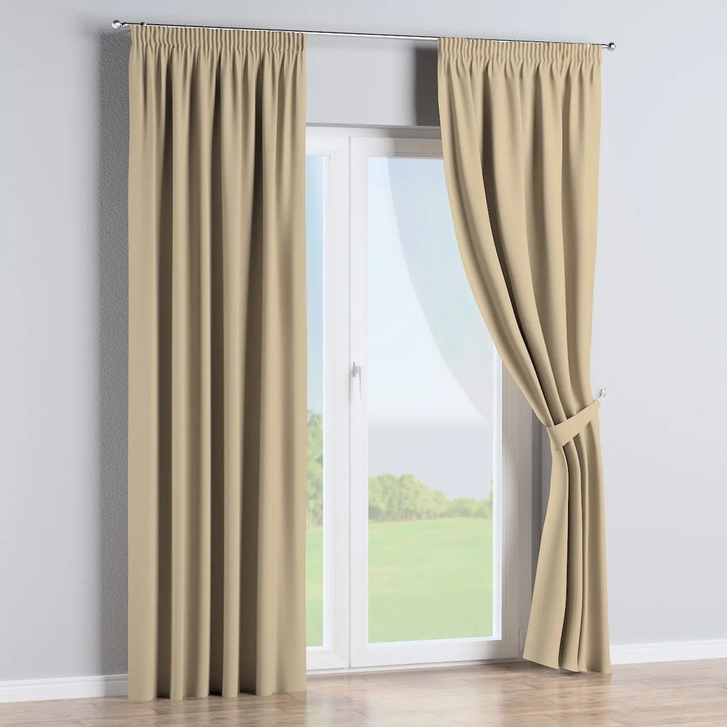 Perdea cu bandă de pliuri