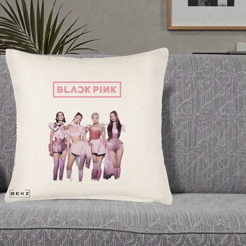 Perna Personalizata K-pop BLACKPINK Fotografie Grup Tinute Roz, 40x40 cm, Crem Reliefat, Husa Detasabila, Perna Inclusa, BEKZ®