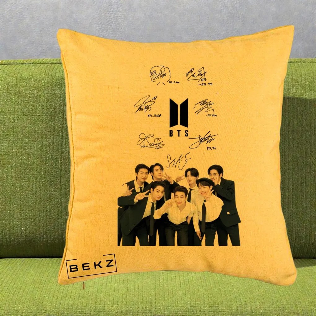 Perna Personalizata K-pop BTS Autografe Toti Membrii cu Fotografie, 40x40 cm, Galben, Husa Detasabila, Perna Inclusa, BEKZ®