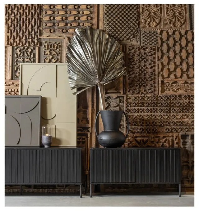 Comodă TV neagră din lemn de pin 150x56x44 cm Gravure – WOOOD