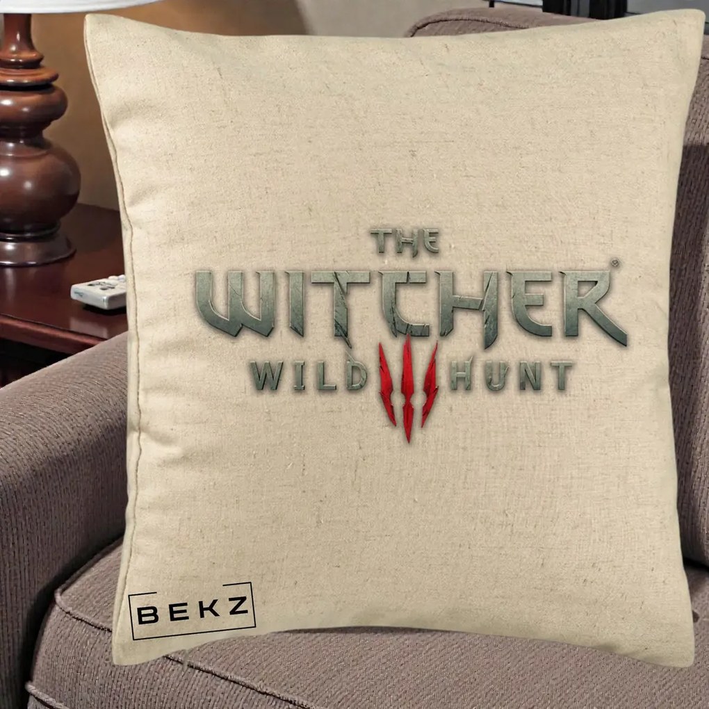 Perna Personalizata The Witcher 3 Wild Hunt, 40x40 cm, Bej, Husa Detasabila, Perna Inclusa, BEKZ®