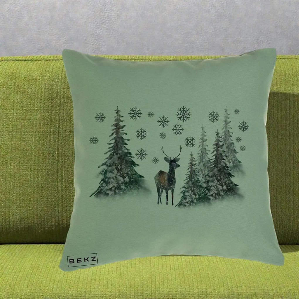 Perna Decorativa Ren in Padure Inzapezita, 40x40 cm, Verde, Husa Detasabila, Perna Inclusa, BEKZ®