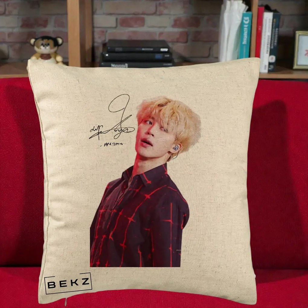 Perna Personalizata K-pop BTS Jimin Portret Artistic par Blond Autograf, 40x40 cm, Bej, Husa Detasabila, Perna Inclusa, BEKZ®
