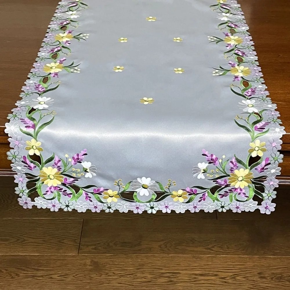 Traversa pentru masa gri cu broderie delicată de flori de primăvară Lățime: 40 cm | Lungime: 85 cm