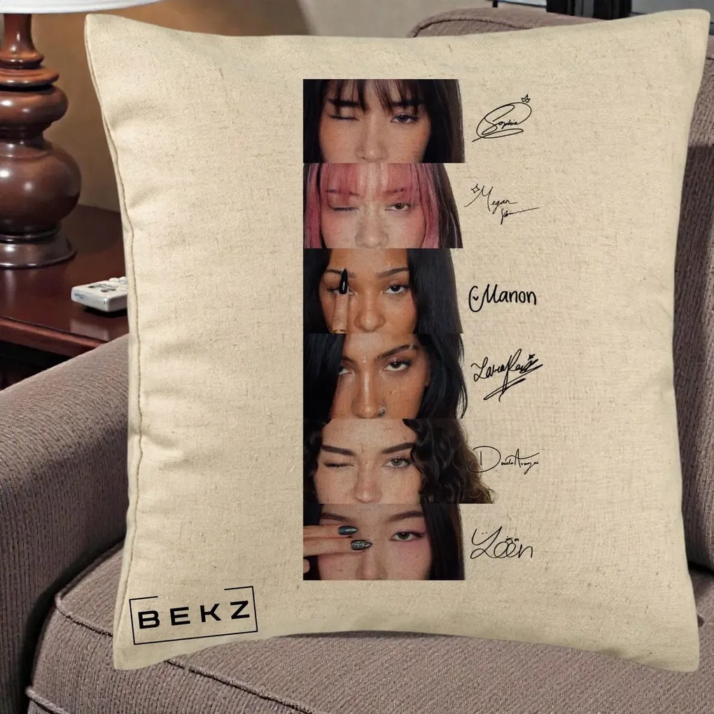 Perna Personalizata K-pop KATSEYE Semnaturi fara Foto, 40x40 cm, Bej, Husa Detasabila, Perna Inclusa, BEKZ®