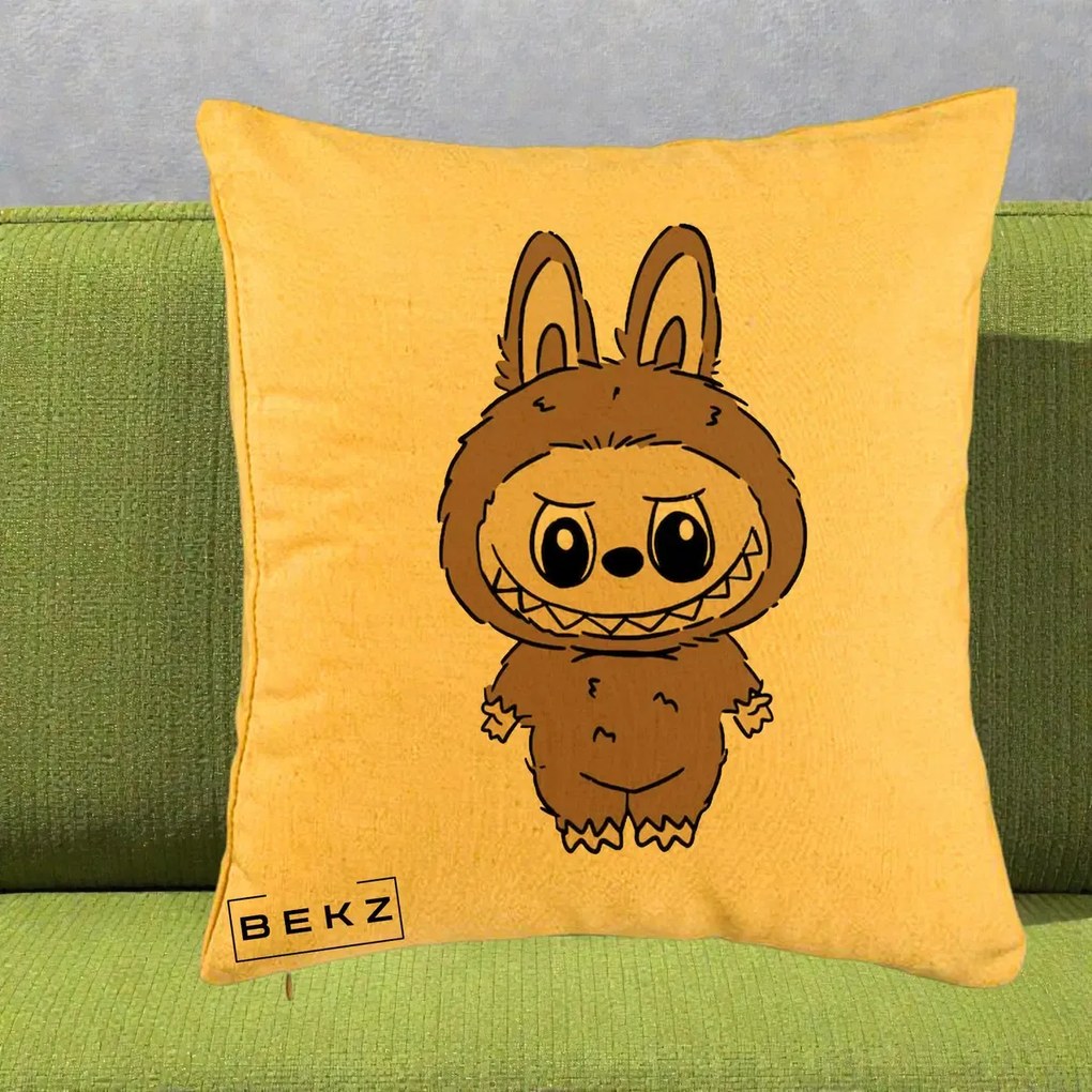 Perna Personalizata Labubu Maro Natural Solo, 40x40 cm, Galben, Husa Detasabila, Perna Inclusa, BEKZ®