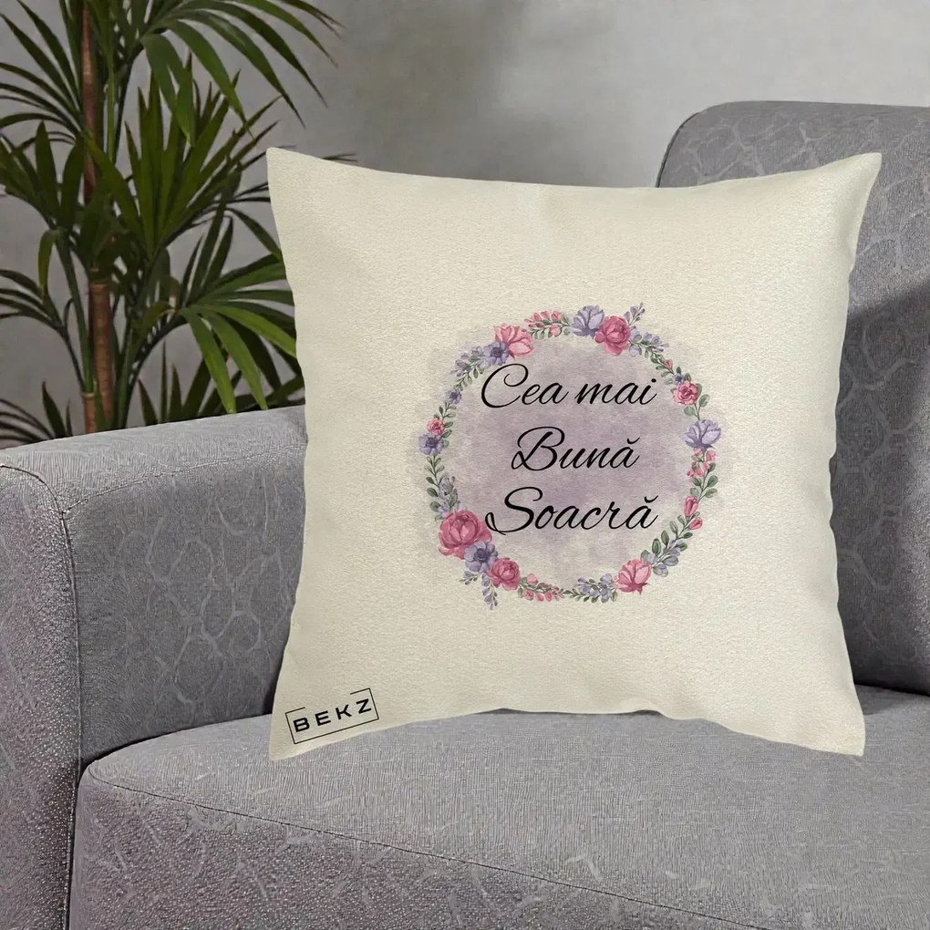 Cadou pentru Soacra - Perna Personalizata Cea mai Buna Soacra cu Coronita Flori Roz si Mov, 40x40 cm, Ecru, Husa Detasabila, Perna Inclusa, BEKZ®