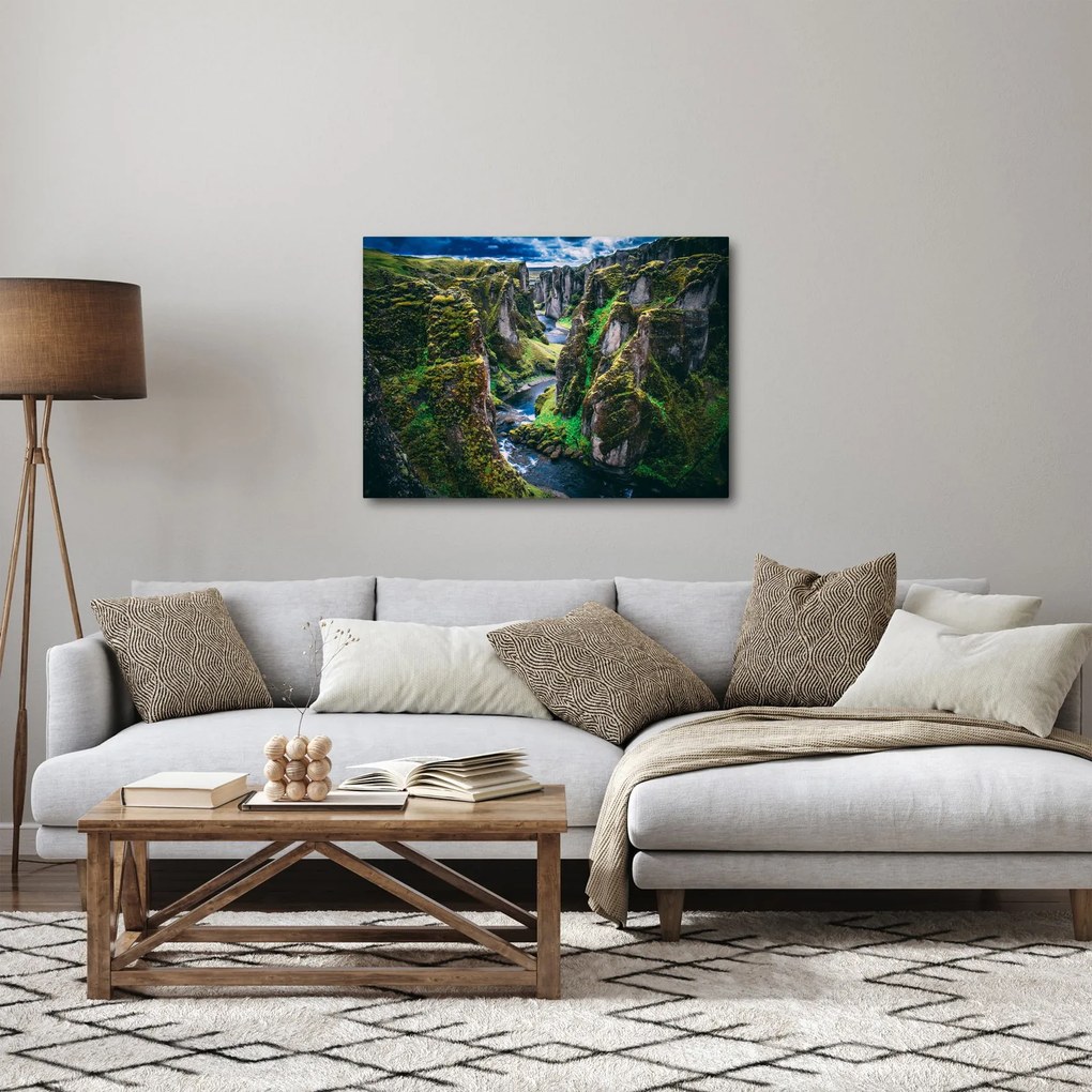Tablou - Râu într-o vale stâncoasă (70x50 cm)
