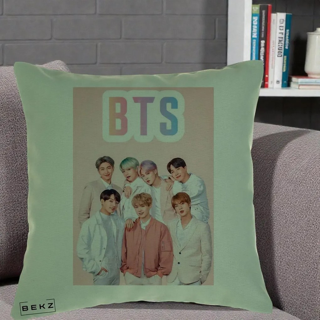 Perna Personalizata K-pop BTS Foto Grup cu BTS si Fond Roz Pastel, 40x40 cm, Verde, Husa Detasabila, Perna Inclusa, BEKZ®