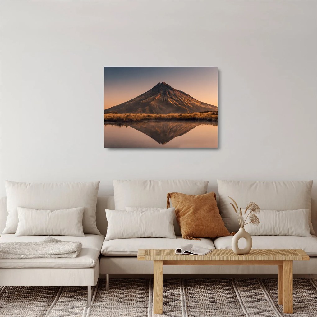Tablou pe sticlă oglindirea muntelui Taranaki, Noua Zeelanda (70x50 cm)