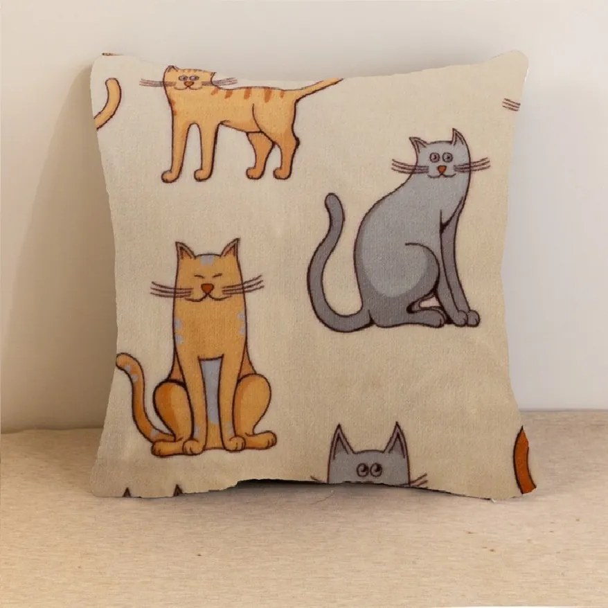 Husa din microplus pentru pernuta COLORED CATS 45x45 cm, crem