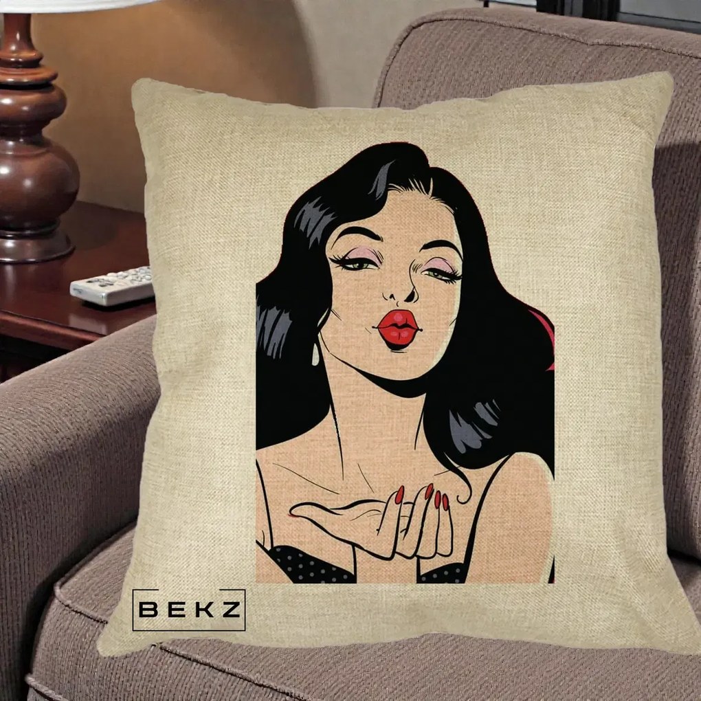 Perna Decorativa Femeie Pop-Art Kiss, 40x40 cm, Crem, Husa Detasabila, Perna Inclusa, BEKZ®
