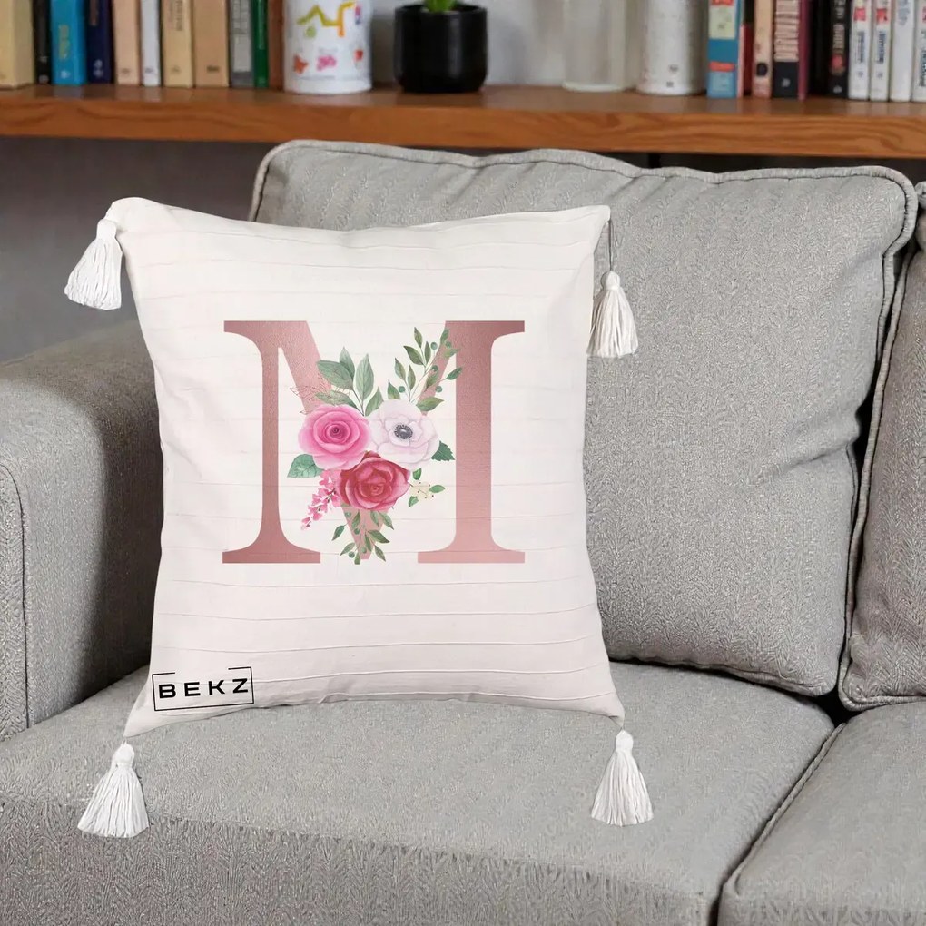Cadou Personalizat - Perna Personalizata Monograma Rose Gold Litera M cu Trandafiri, 40x40 cm, Bej cu Franjuri, Husa Detasabila, Perna Inclusa, BEKZ®