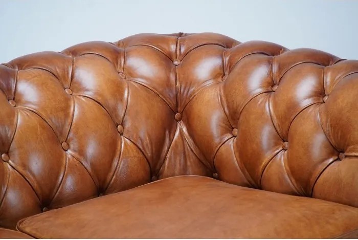 Canapea Chesterfield 2 locuri din piele naturală full grain maro, 180×97×75 cm, „Classic Chic"