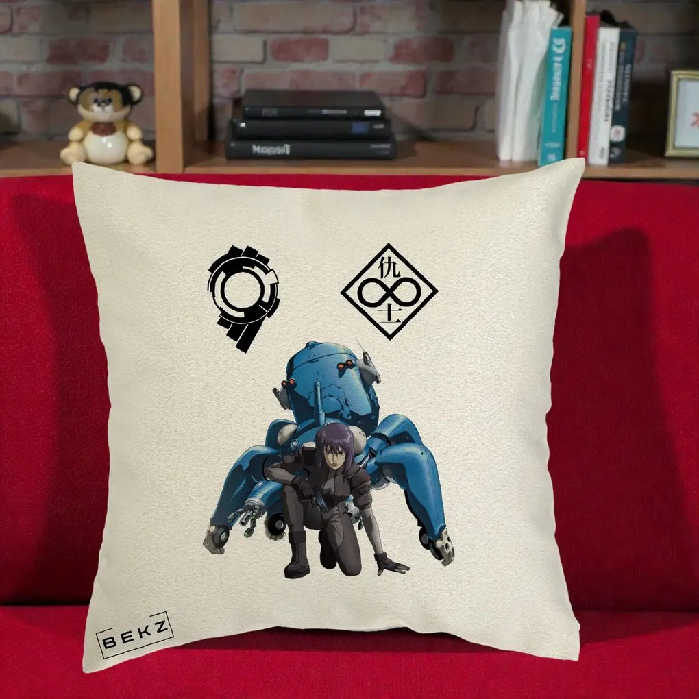 Perna Personalizata Ghost in the Shell Motoko si Tachikoma, 40x40 cm, Ecru, Husa Detasabila, Perna Inclusa, BEKZ®