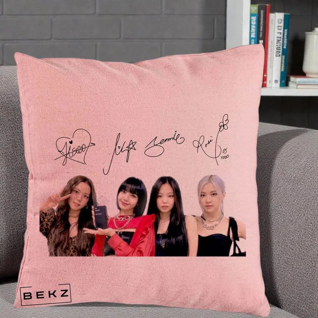 Perna Personalizata K-pop BLACKPINK Semnaturi, 40x40 cm, Roz, Husa Detasabila, Perna Inclusa, BEKZ®