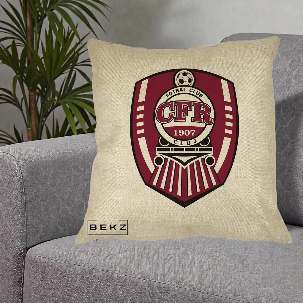 Perna Personalizata CFR Cluj Fotbal Club 1907, 40x40 cm, Crem, Husa Detasabila, Perna Inclusa, BEKZ®