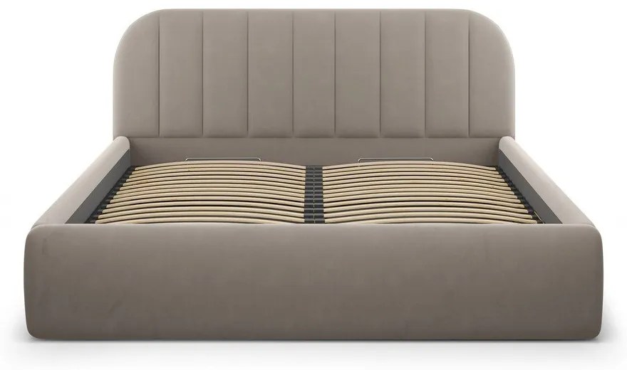 Pat matrimonial maro deschis tapițat cu spațiu de depozitare cu somieră 200x200 cm Juno – Windsor &amp; Co Sofas