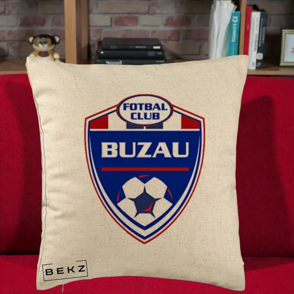 Perna Personalizata FC Buzau Fotbal, 40x40 cm, Bej, Husa Detasabila, Perna Inclusa, BEKZ®