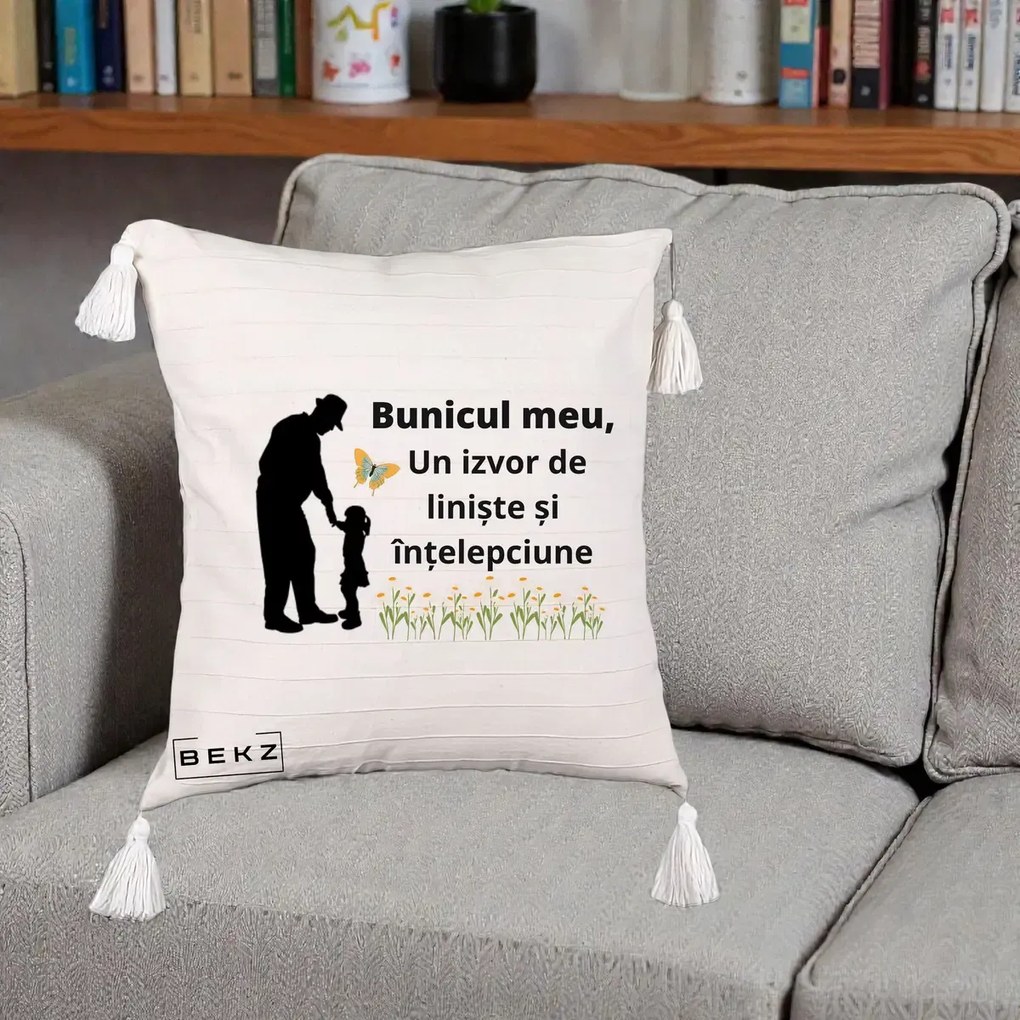 Cadou pentru Bunic - Perna Personalizata Bunicul Meu Izvor de Liniste cu Fluture si Fetita, 40x40 cm, Bej cu Franjuri, Husa Detasabila, Perna Inclusa, BEKZ®