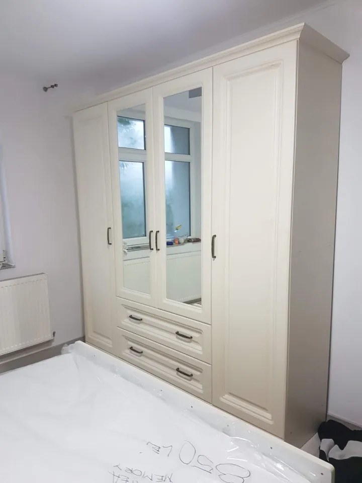 Dormitor MDF Bavaria, Dulap 4 Usi si 2 Sertare, Vanilie Mat