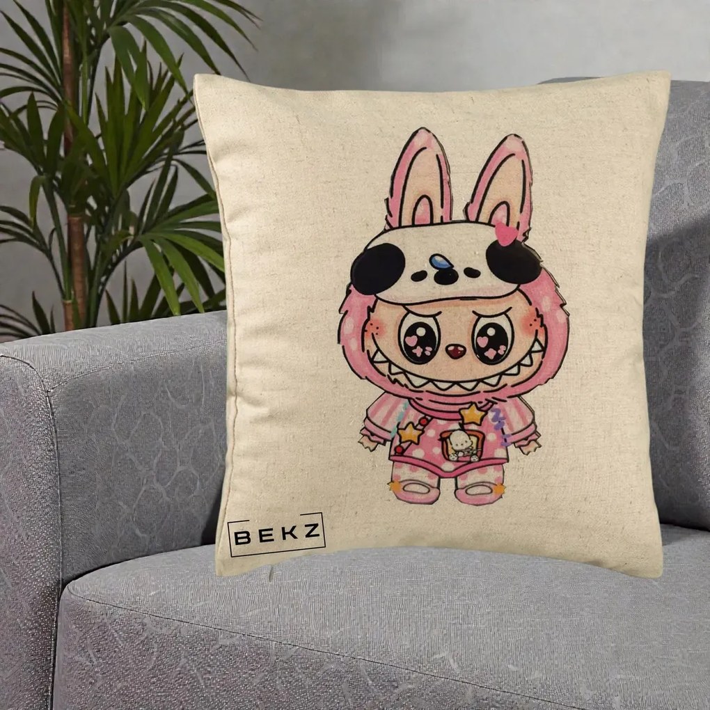 Perna Personalizata Labubu Panda-Bunny Roz, 40x40 cm, Bej, Husa Detasabila, Perna Inclusa, BEKZ®