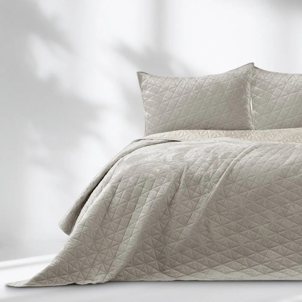 Cuvertură grej matlasată din catifea 240x260 cm Laila – Restilo