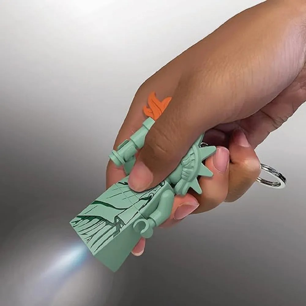 Breloc cu lanternă verde Statue of Liberty – LEGO®