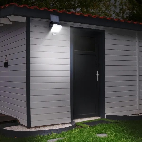 Solight WO785 - Proiector solar LED 11W cu senzor, 3,7V 4400mAh IP54