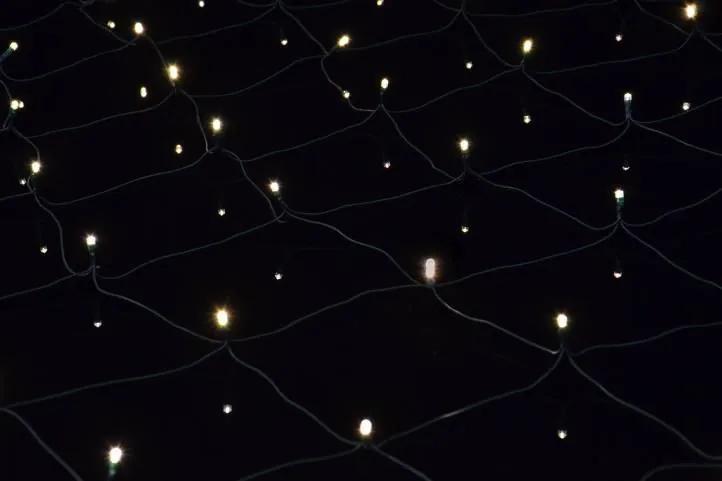 Plasă luminoasă cu LED-uri de Crăciun - 1,5 x 1,5 m, 100 de