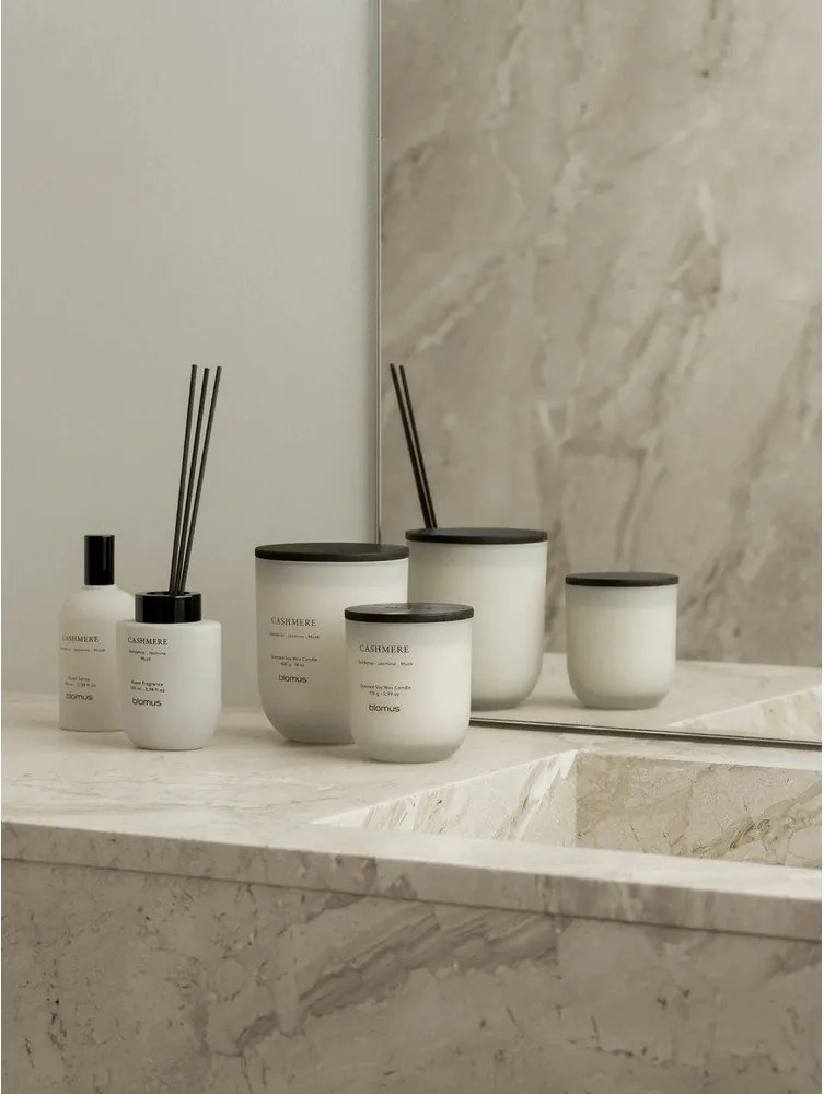 Lumânare parfumată din ceară de soia timp de ardere 45 h Tuoksu Cashmere – Blomus