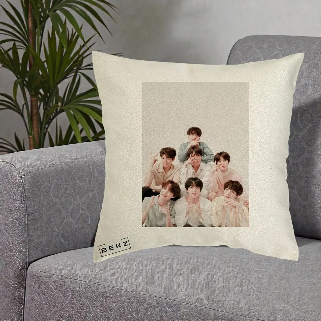 Perna Personalizata K-pop BTS Foto Grup Pastel, 40x40 cm, Ecru, Husa Detasabila, Perna Inclusa, BEKZ®