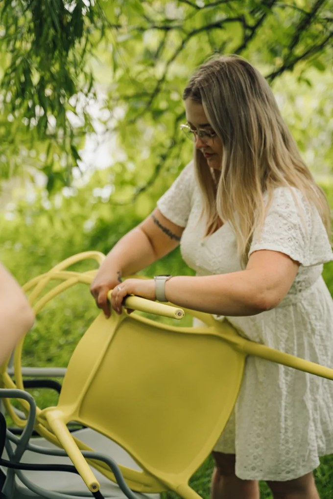 OFERTA Scaun din plastic negru KATO de a doua calitate