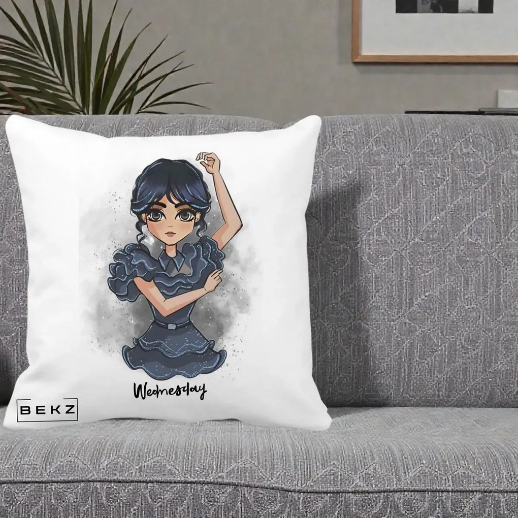 Perna Personalizata Wednesday Addams Dancing Queen, 40x40 cm, Alba Mata, Husa Detasabila, Perna Inclusa, BEKZ®