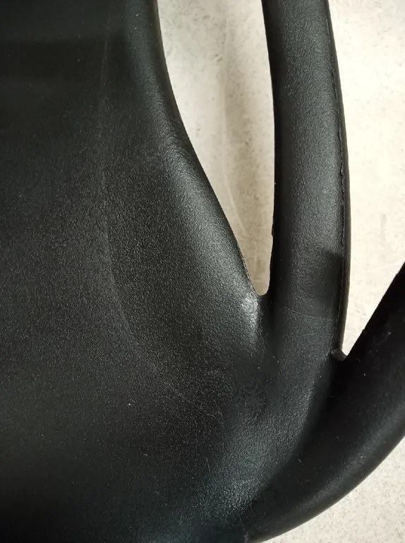 OFERTA Scaun din plastic negru KATO II. calitate secundara