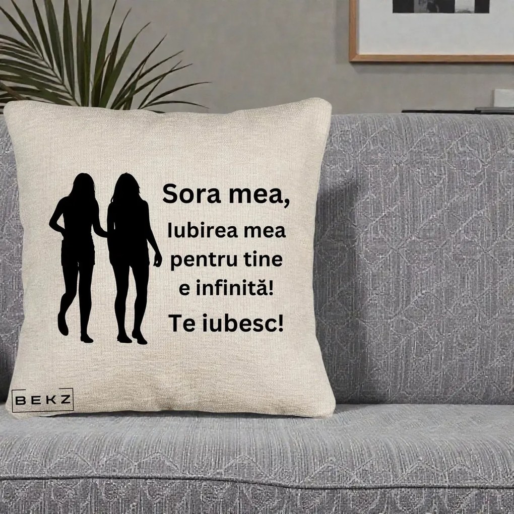 Cadou pentru Sora - Perna Personalizata Sora Mea Te Iubesc Siluete Negre Tinand Maini, 40x40 cm, Bej Canapea, Husa Detasabila, Perna Inclusa, BEKZ®