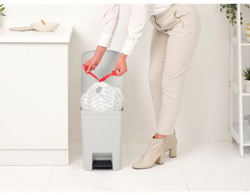 Coș cu pedală Brabantia StepUp 1008483, 25 L, Materiale ecologice, Deschidere mare, Gri deschis