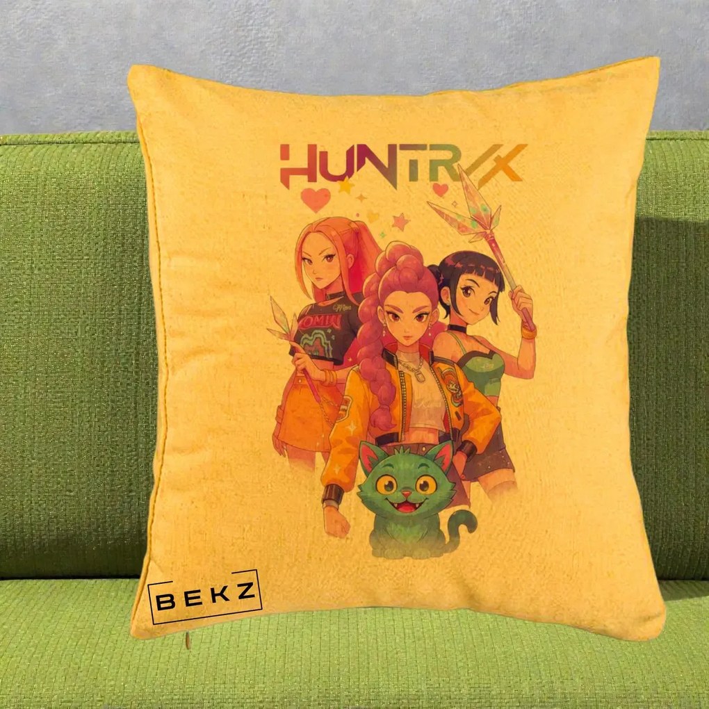Perna Personalizata K-pop HUNTRX Trio Foto cu Pisica, 40x40 cm, Galben, Husa Detasabila, Perna Inclusa, BEKZ®