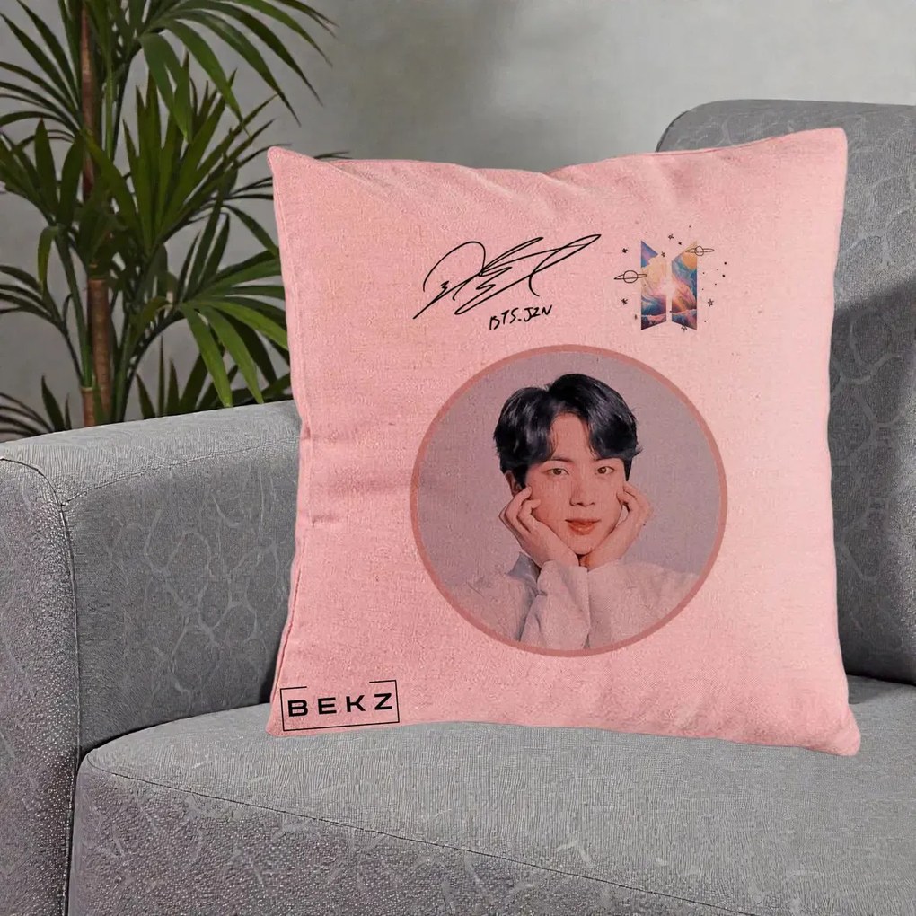 Perna Personalizata K-pop BTS Jin Portret cu Autograf, 40x40 cm, Roz, Husa Detasabila, Perna Inclusa, BEKZ®