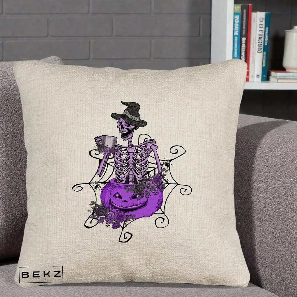 Perna Decorativa Schelet Vrajitor cu Dovleac Violet Halloween, 40x40 cm, Bej Canapea, Husa Detasabila, Perna Inclusa, BEKZ®