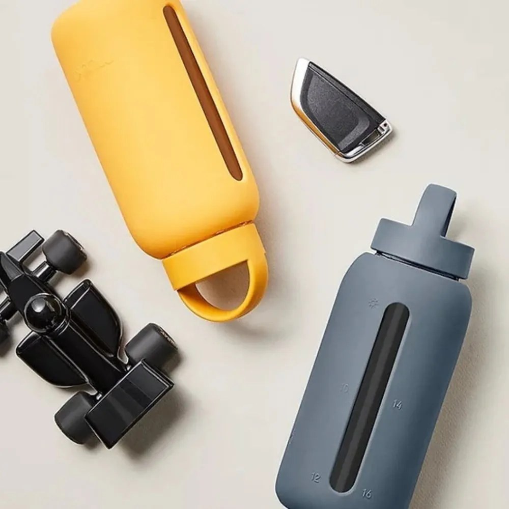 Sticlă gri închis de călătorie 720 ml Smoke Grey – Muuki