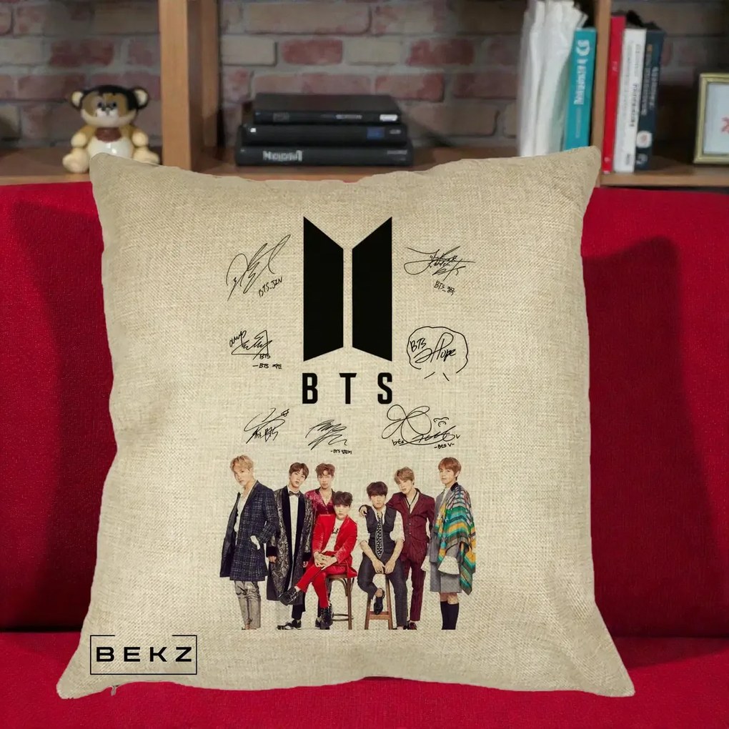 Perna Personalizata K-pop BTS Semnaturi Foto, 40x40 cm, Crem, Husa Detasabila, Perna Inclusa, BEKZ®